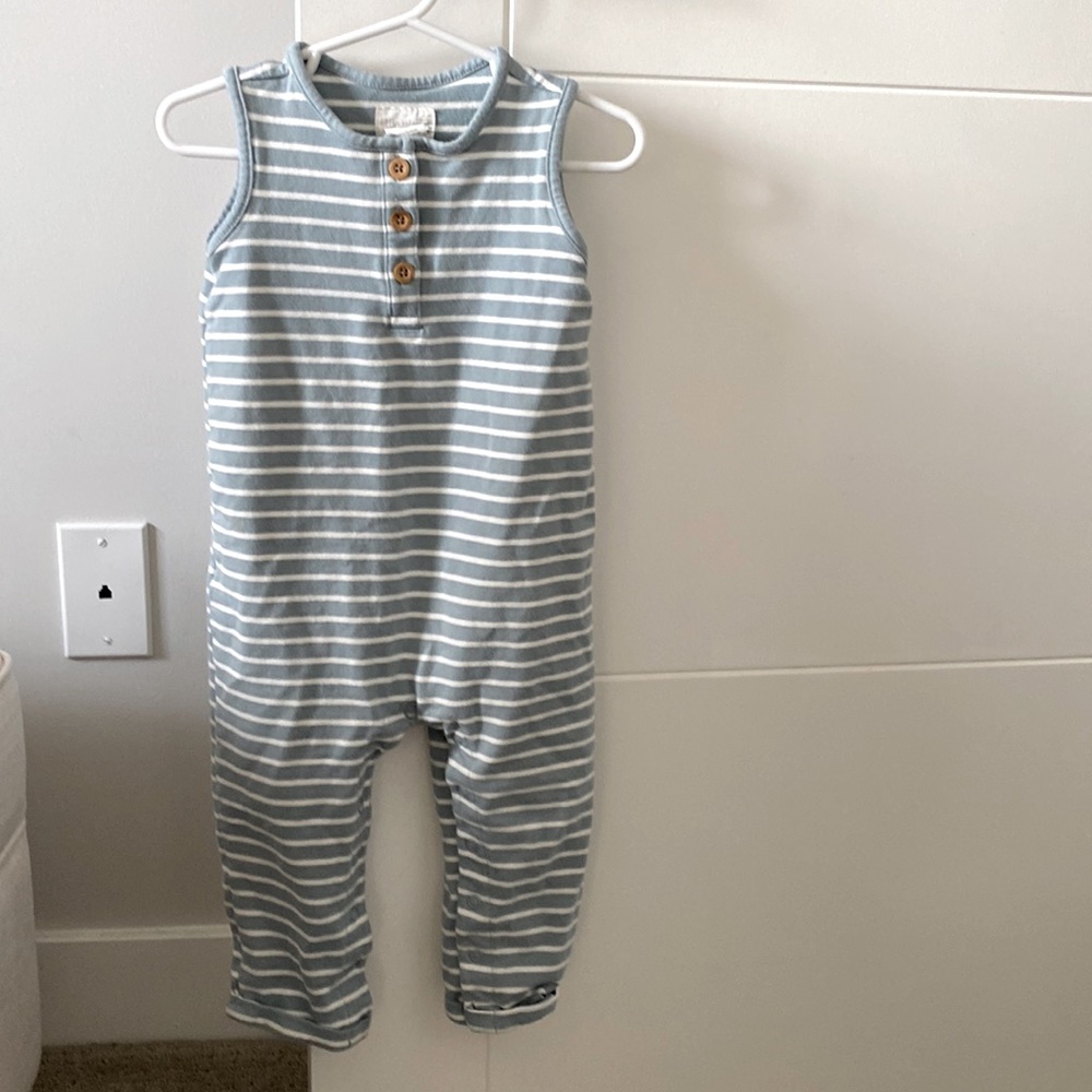 Little Planet by Carter’s organic cotton sleeveless onesie 24m